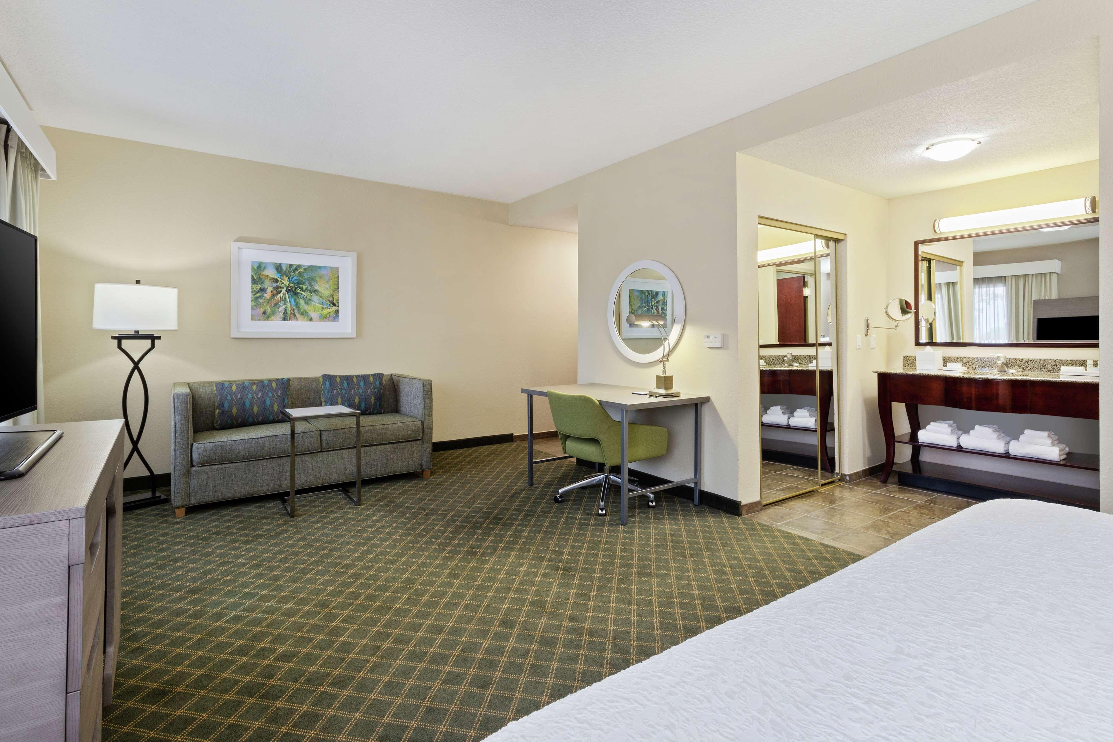 Hampton Inn West Palm Beach-Lake Worth-Turnpike Lake Worth Beach Exterior photo